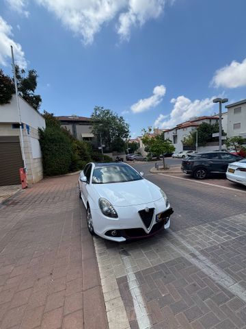 אלפא רומיאו ג'ולייטה