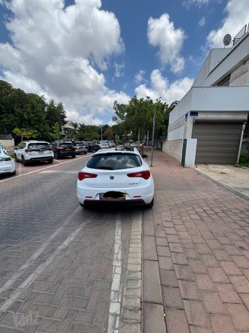 אלפא רומיאו ג'ולייטה