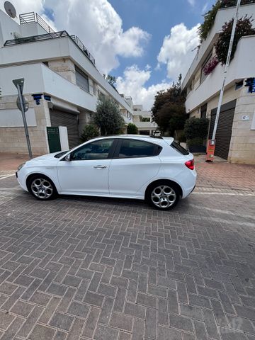 אלפא רומיאו ג'ולייטה