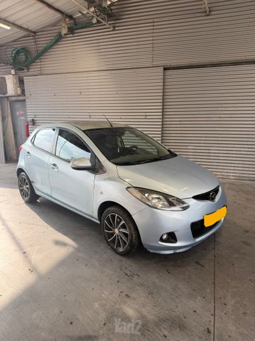 מודעת רכב מאזדה 2