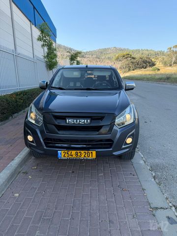 איסוזו די-מקס