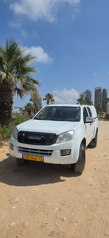 איסוזו די-מקס