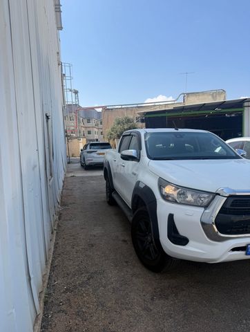 מודעת רכב טויוטה היילקס 1