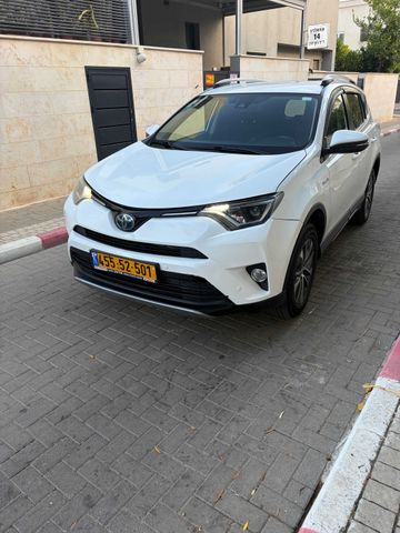 טויוטה RAV4