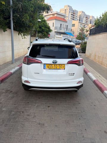 טויוטה RAV4
