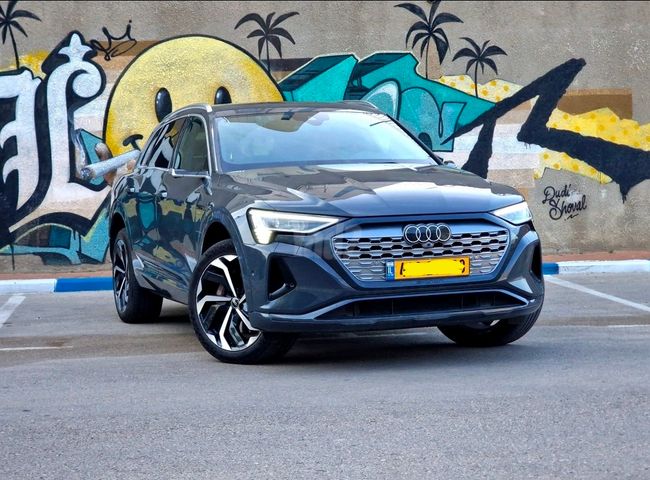 מודעת רכב אאודי Q8 e-tron