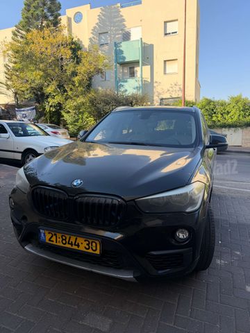 ב מ וו X1