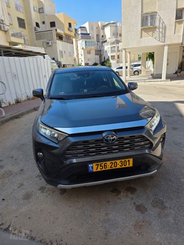 טויוטה RAV4