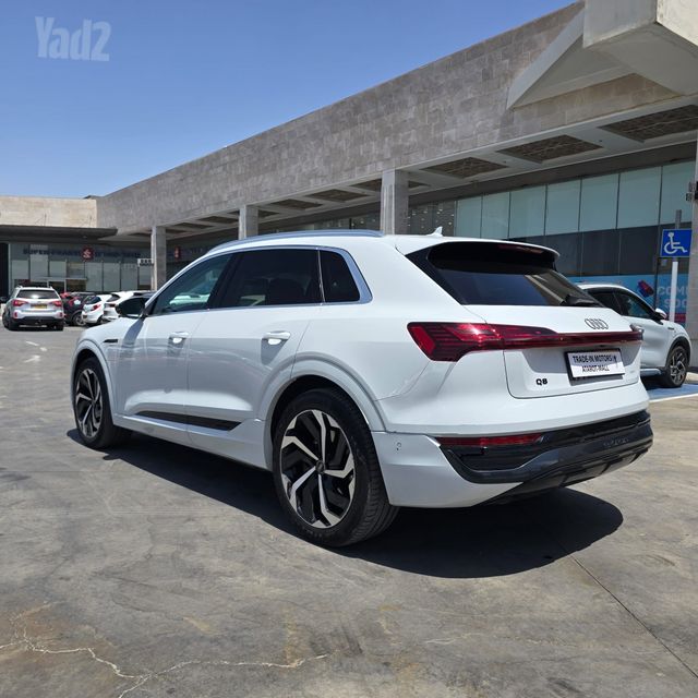 אאודי Q8 e-tron