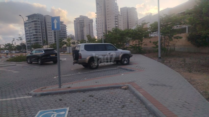 מודעת רכב טויוטה לנד קרוזר