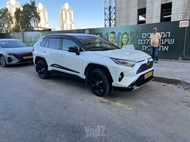 טויוטה RAV4