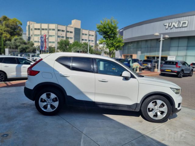 מודעת רכב וולוו XC40 1