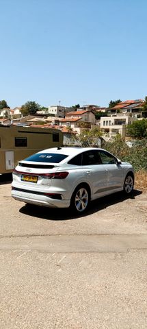 מודעת רכב אאודי Q4 e-tron