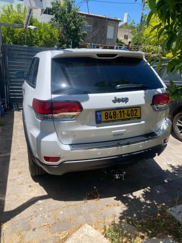 מודעת רכב ג'יפ גרנד צ'ירוקי