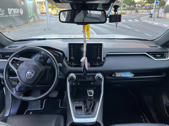 טויוטה RAV4