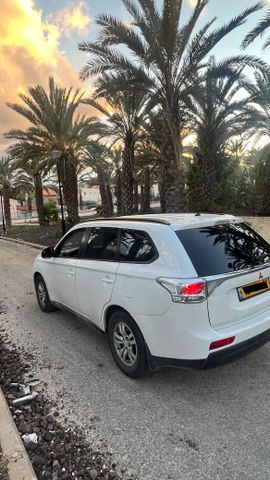 מיצובישי אאוטלנדר