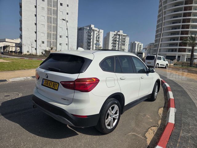 ב מ וו X1