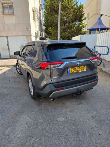 טויוטה RAV4