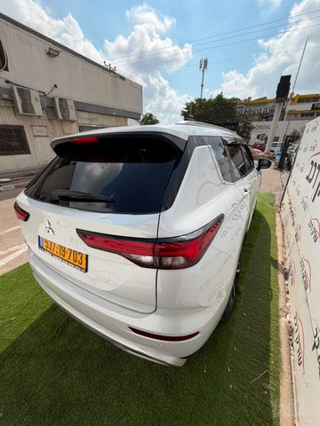 מיצובישי אאוטלנדר