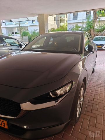 מודעת רכב מאזדה CX-30