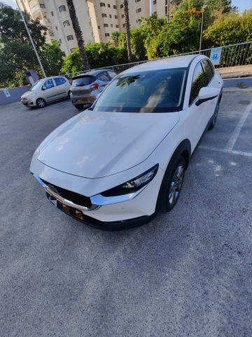 מודעת רכב מאזדה CX-30