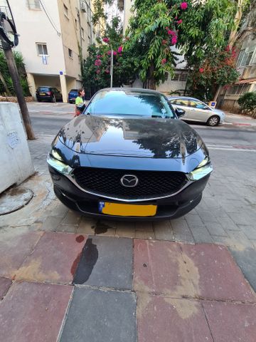 מודעת רכב מאזדה CX-30