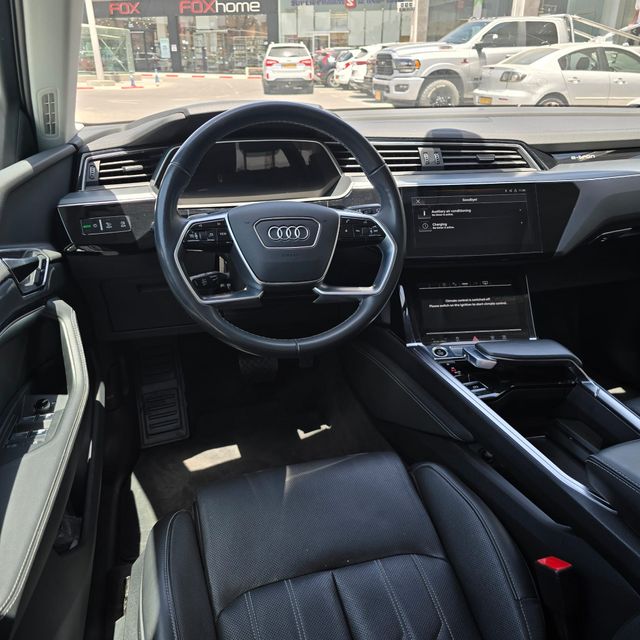 אאודי Q8 e-tron