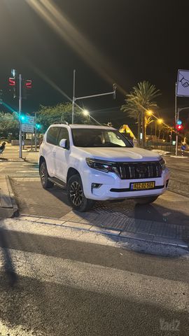 טויוטה לנד קרוזר