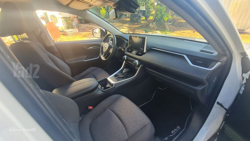 מודעת רכב טויוטה RAV4