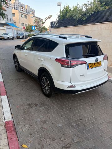 טויוטה RAV4