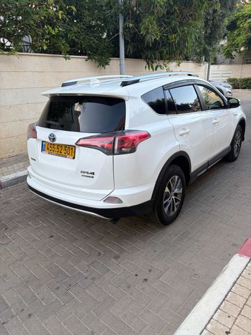 טויוטה RAV4