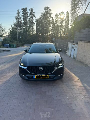 מודעת רכב מאזדה CX-30