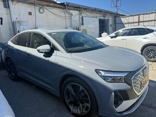 מודעת רכב אאודי Q4 e-tron