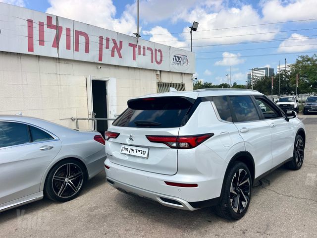 מיצובישי אאוטלנדר
