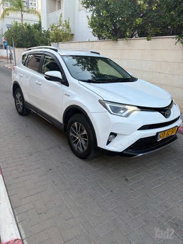 טויוטה RAV4