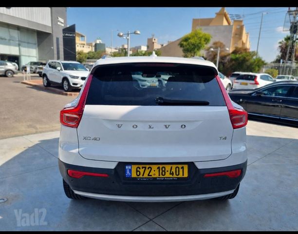 מודעת רכב וולוו XC40 2
