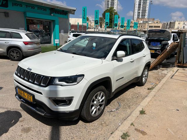 מודעת רכב ג'יפ קומפאס