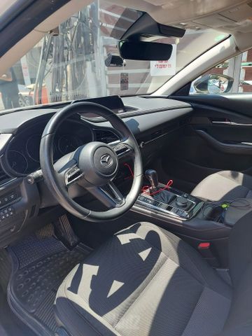 מודעת רכב מאזדה CX-30