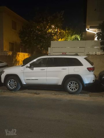 מודעת רכב ג'יפ גרנד צ'ירוקי