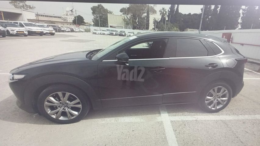 מודעת רכב מאזדה CX-30
