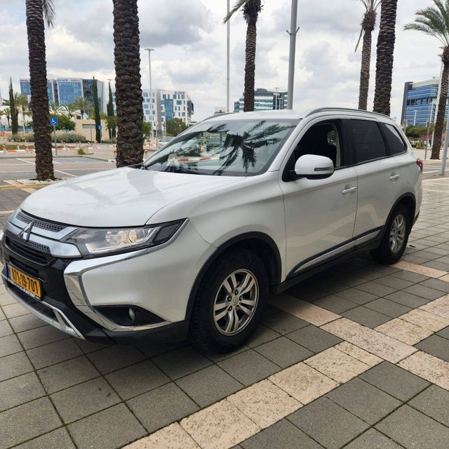מיצובישי אאוטלנדר