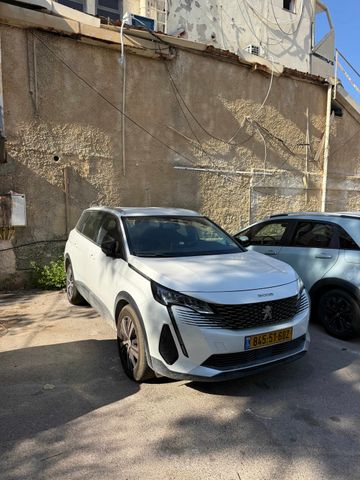 פיג'ו 5008