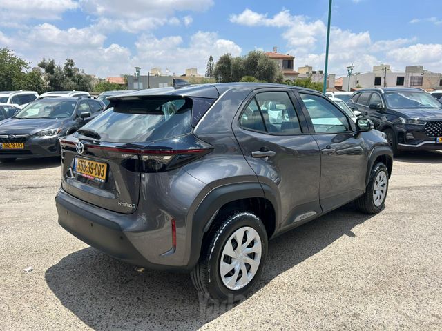 טויוטה יאריס קרוס
