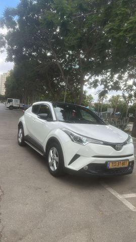 מודעת רכב טויוטה C-HR
