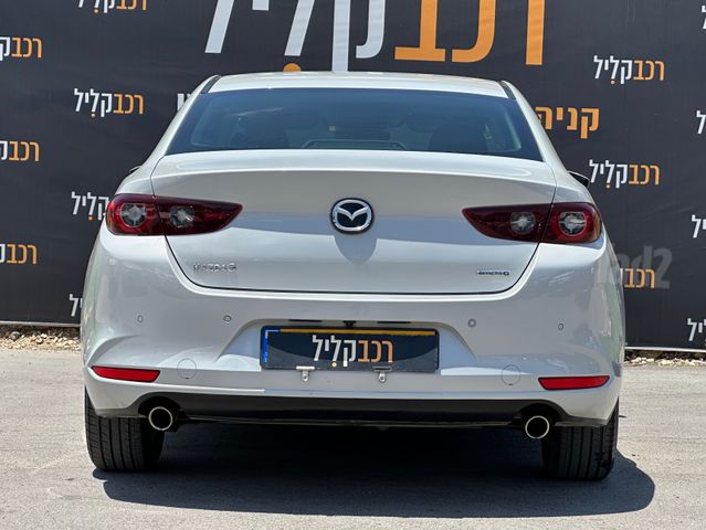 מאזדה 3