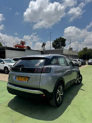 פיג'ו 3008