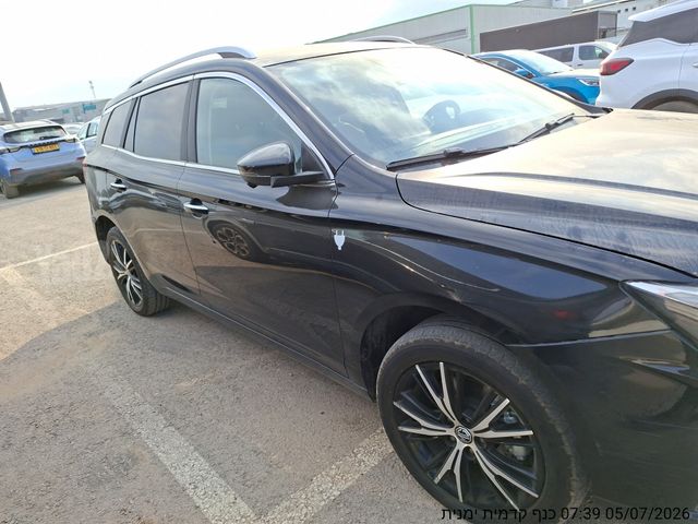 אם ג'י MG5