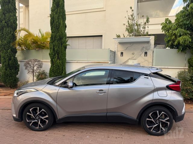 מודעת רכב טויוטה C-HR
