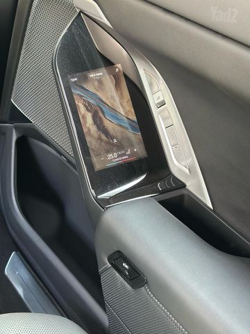 ב מ וו i7