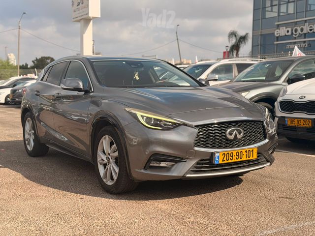 אינפיניטי Q30